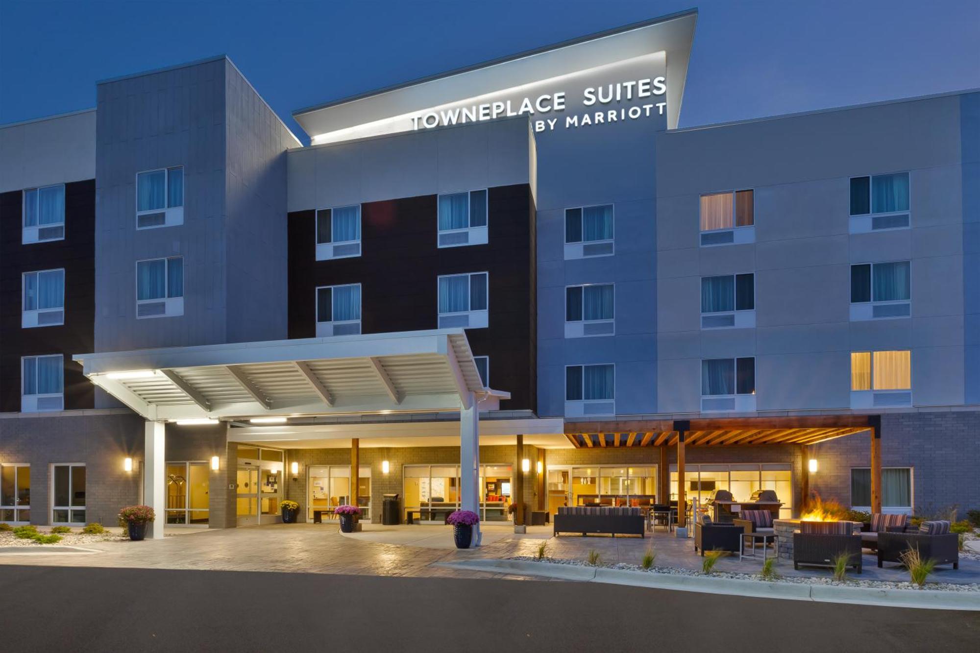 Towneplace Suites By Marriott Grand Rapids Airport Southeast Cascade Exterior foto