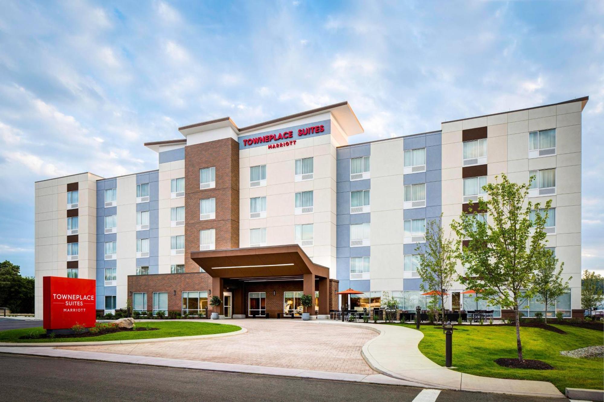 Towneplace Suites By Marriott Grand Rapids Airport Southeast Cascade Exterior foto