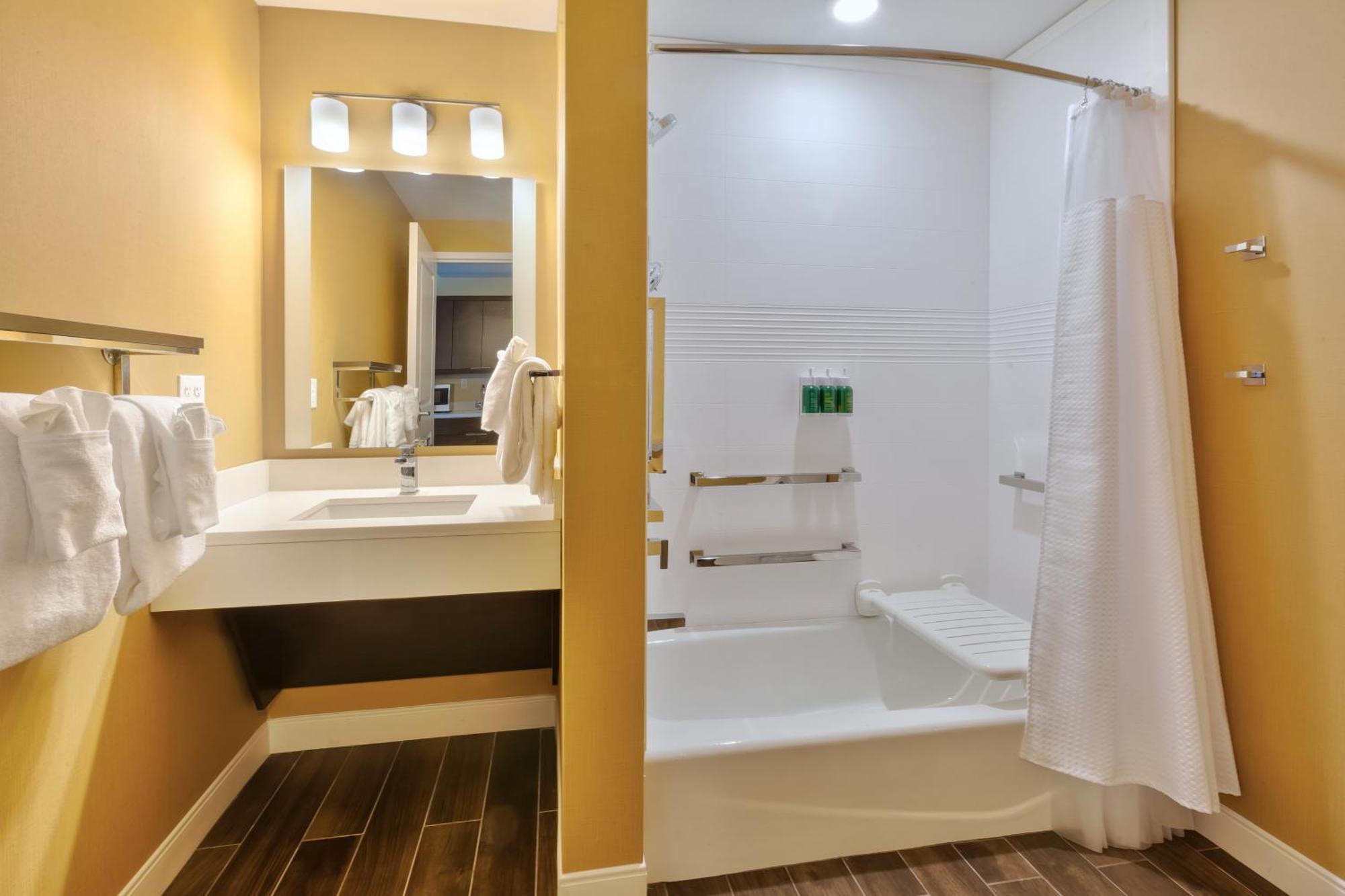 Towneplace Suites By Marriott Grand Rapids Airport Southeast Cascade Exterior foto