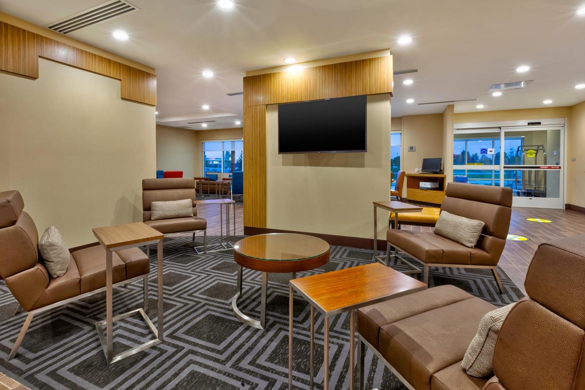 Towneplace Suites By Marriott Grand Rapids Airport Southeast Cascade Exterior foto