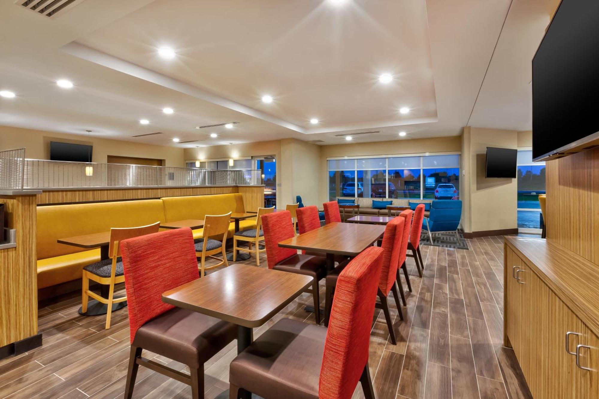 Towneplace Suites By Marriott Grand Rapids Airport Southeast Cascade Exterior foto