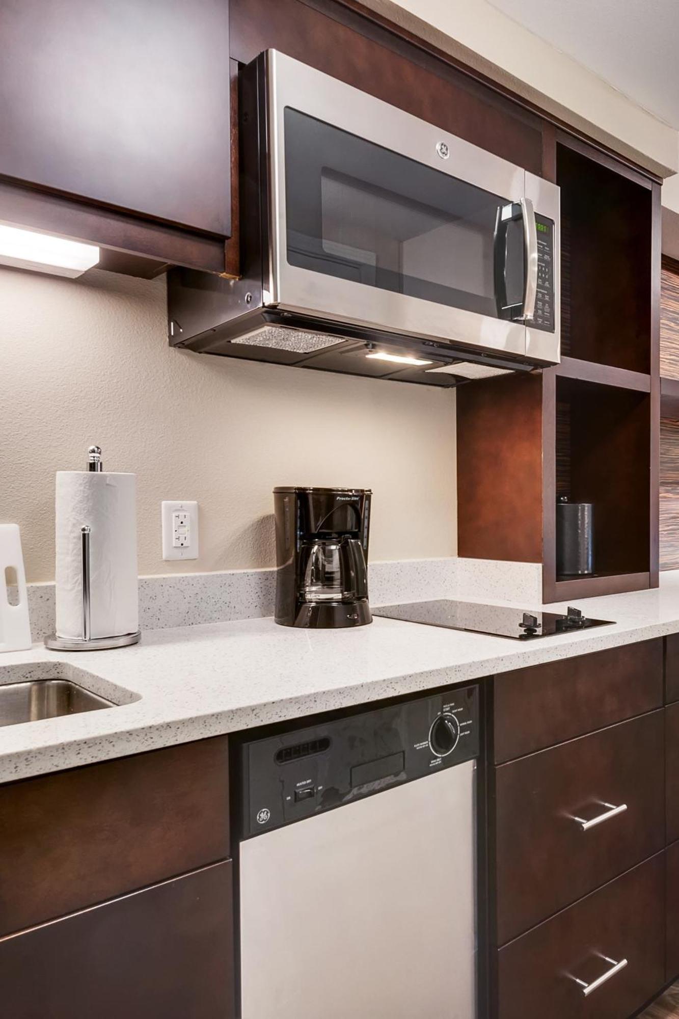 Towneplace Suites By Marriott Grand Rapids Airport Southeast Cascade Exterior foto